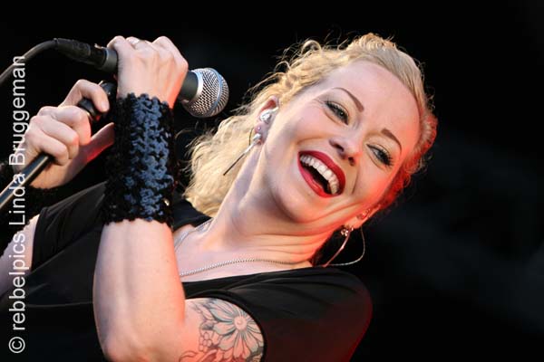 anneke van giersbergen (76)